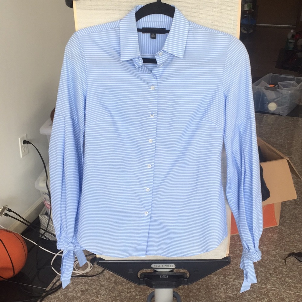 Banana Republic - Collared Shirt Balloon sleeves